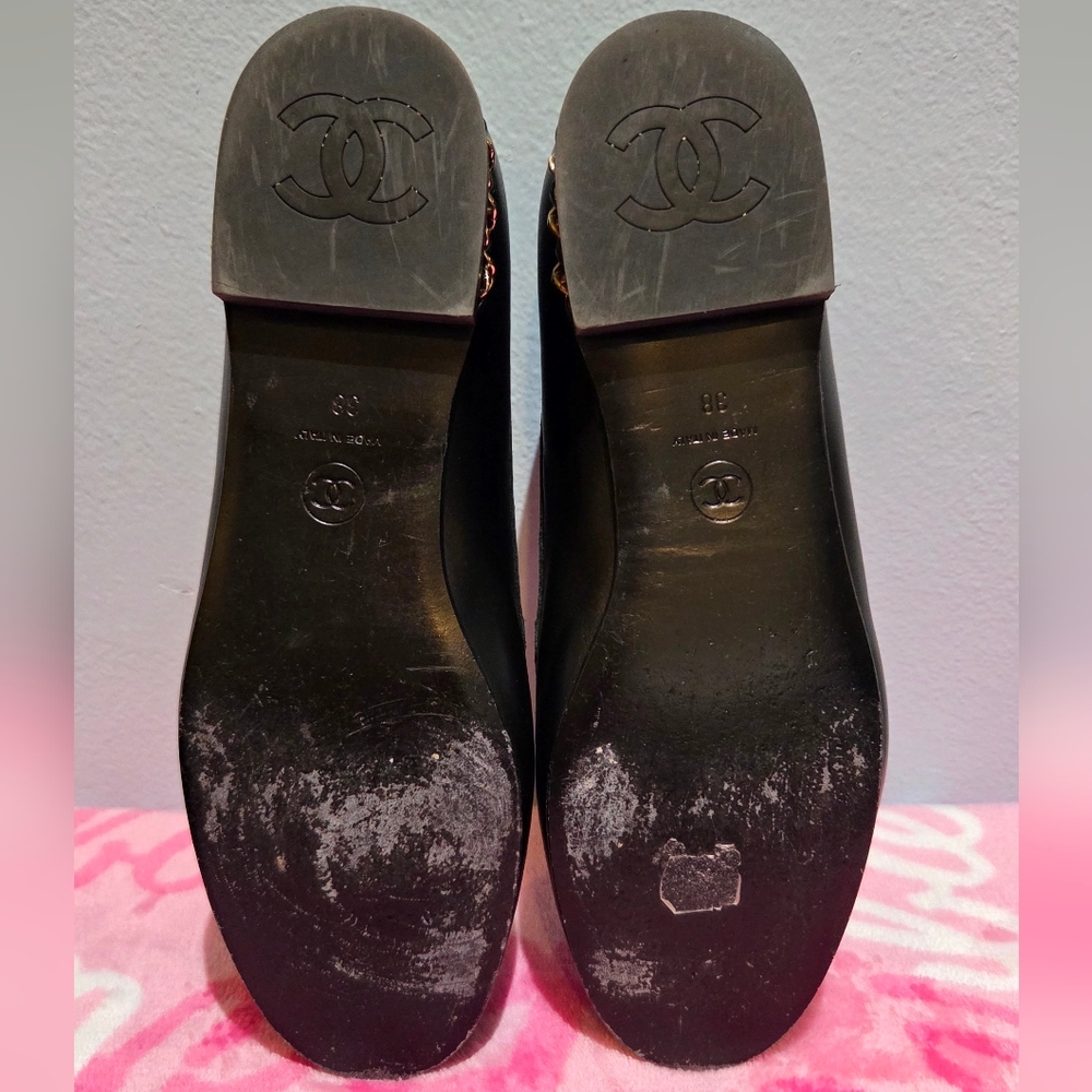Chanel Women's Black Leather Loafer With CC Gold Accent, Size 38 - Picture 9 of 10